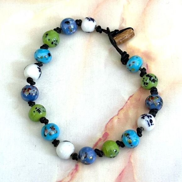Blue green white beaded bracelet - Picture 1 of 7